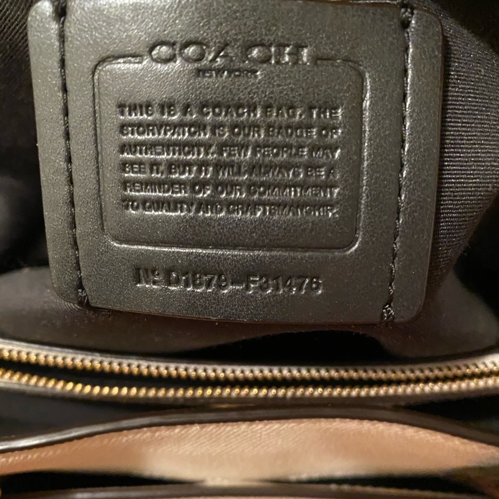 Coach Casey Tote Crossgrain leather Excellent Condition - Picture 3 of 3